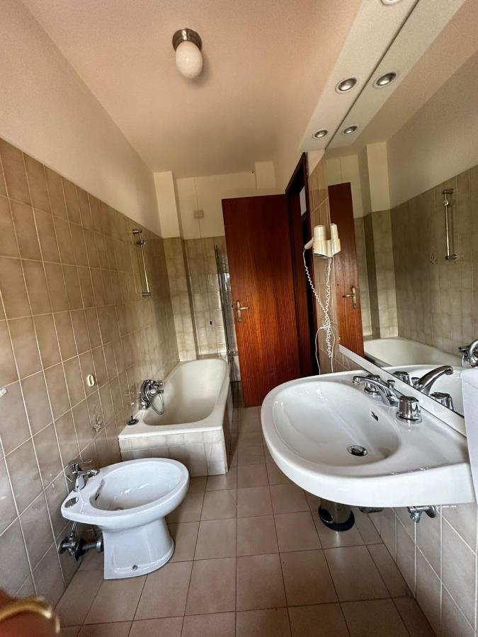 Hotel La Pineta Каррара Екстер'єр фото