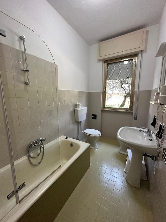 Hotel La Pineta Каррара Екстер'єр фото